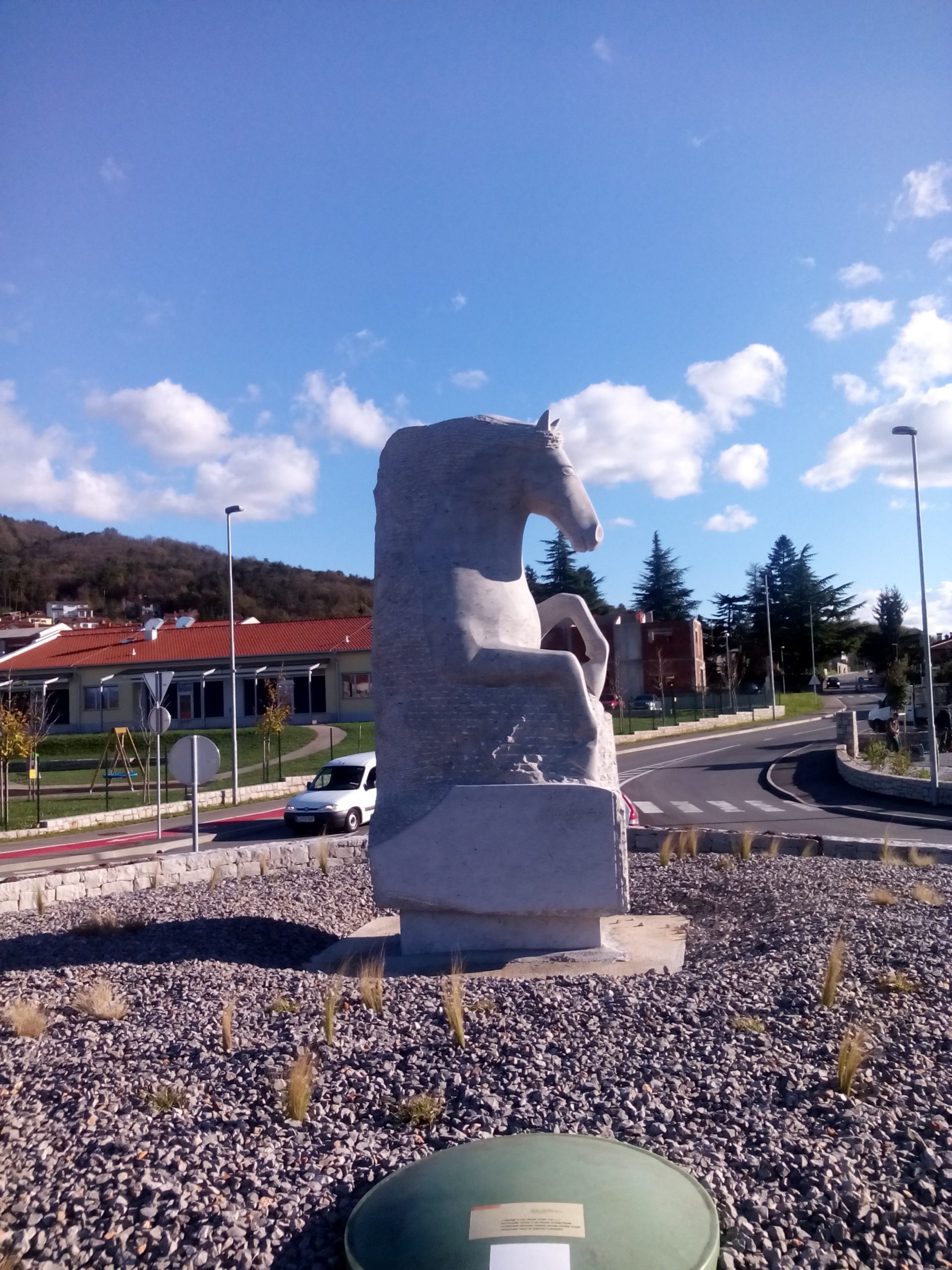 sezana-krozisce-konj2