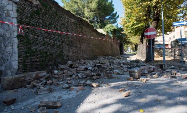 Terremoto. Tolentino, crolli in centro paese