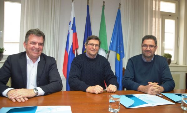 Podpis pisma o nameri_Kocjančič_Kolenc_Juri